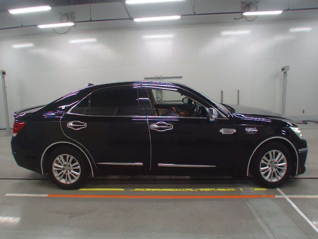 2015 Toyota Crown Hybrid AWS210[2]