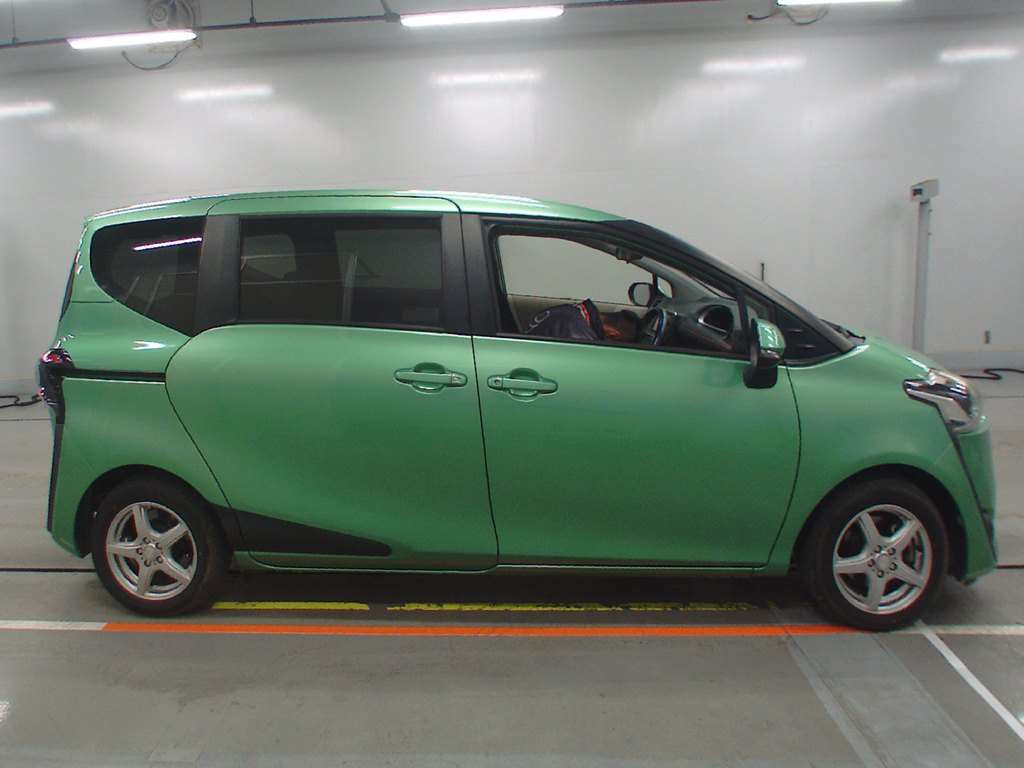 2015 Toyota Sienta NSP170G[2]