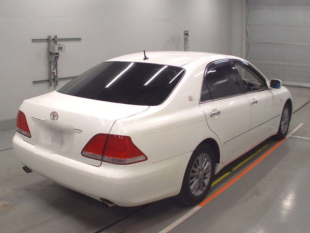 2005 Toyota Crown GRS182[1]