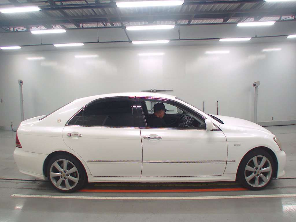 2007 Toyota Crown GRS180[2]