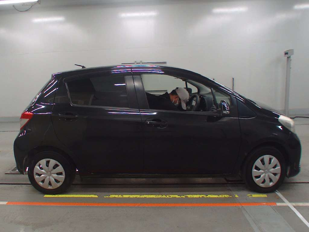 2012 Toyota Vitz NSP130[2]