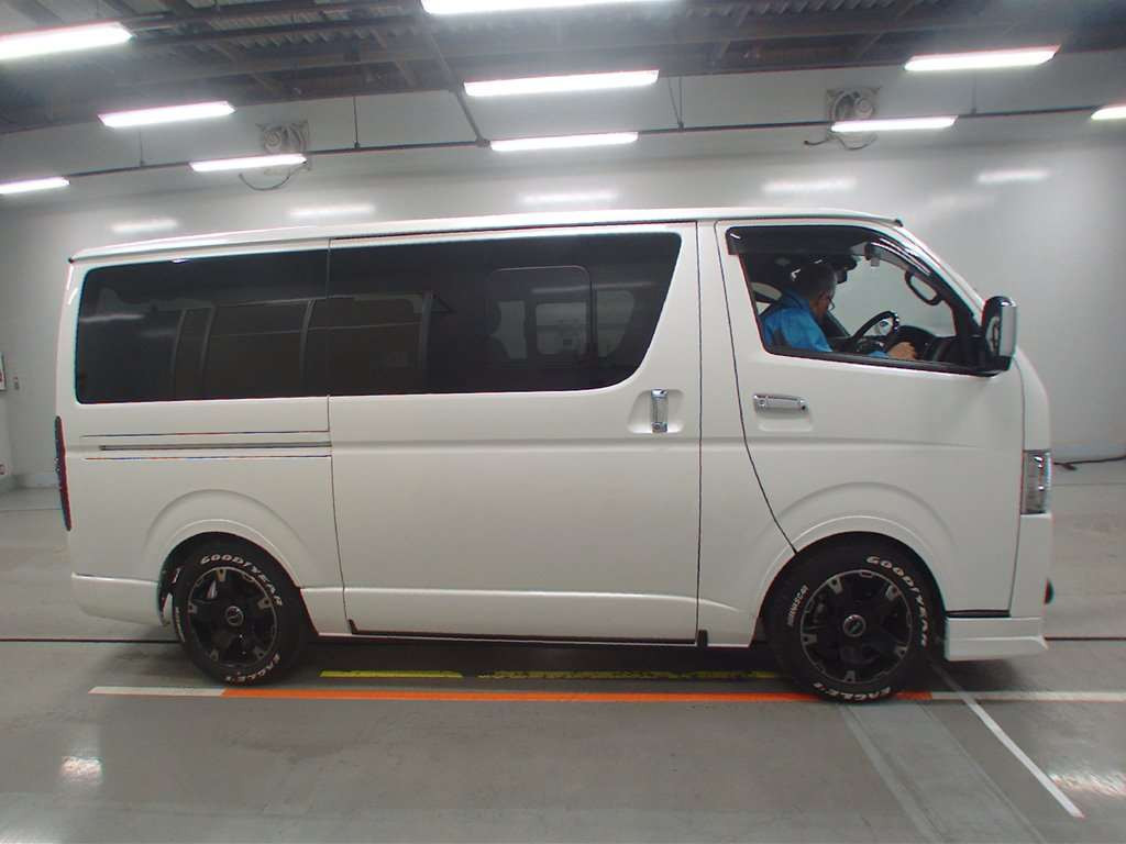 2021 Toyota Hiace Van GDH206V[2]