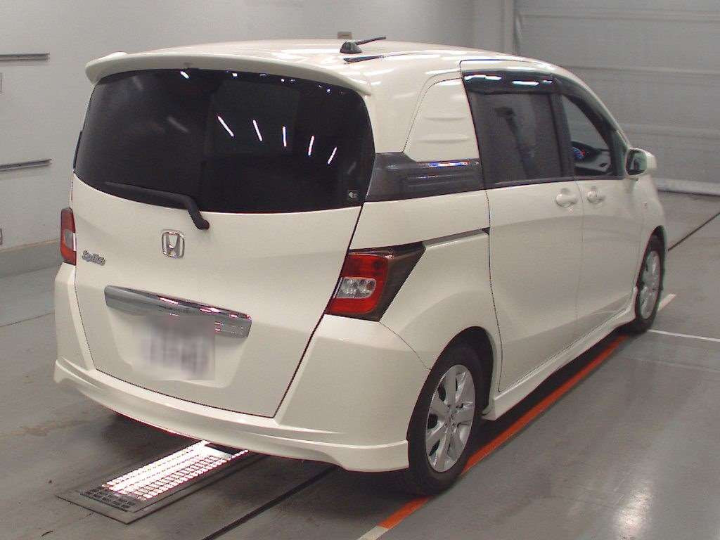 2010 Honda Freed Spike GB3[1]