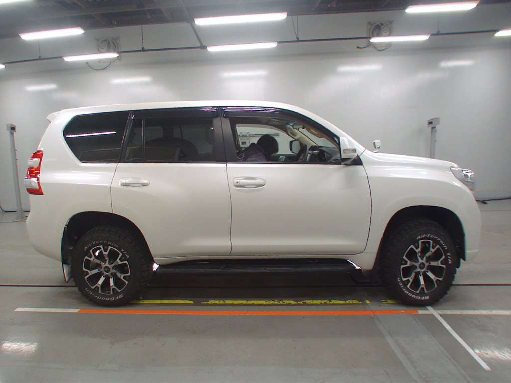 2014 Toyota Land Cruiser Prado TRJ150W[2]