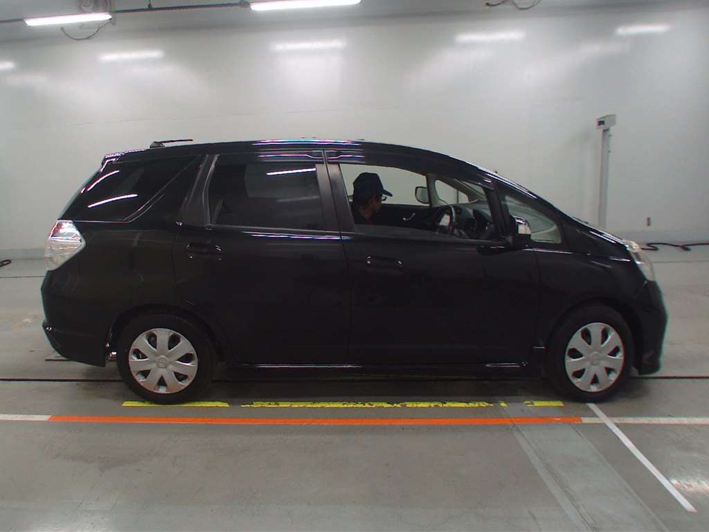 2014 Honda Fit Shuttle GG7[2]