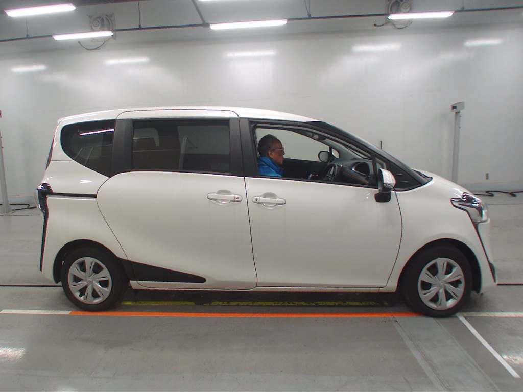 2020 Toyota Sienta NSP170G[2]