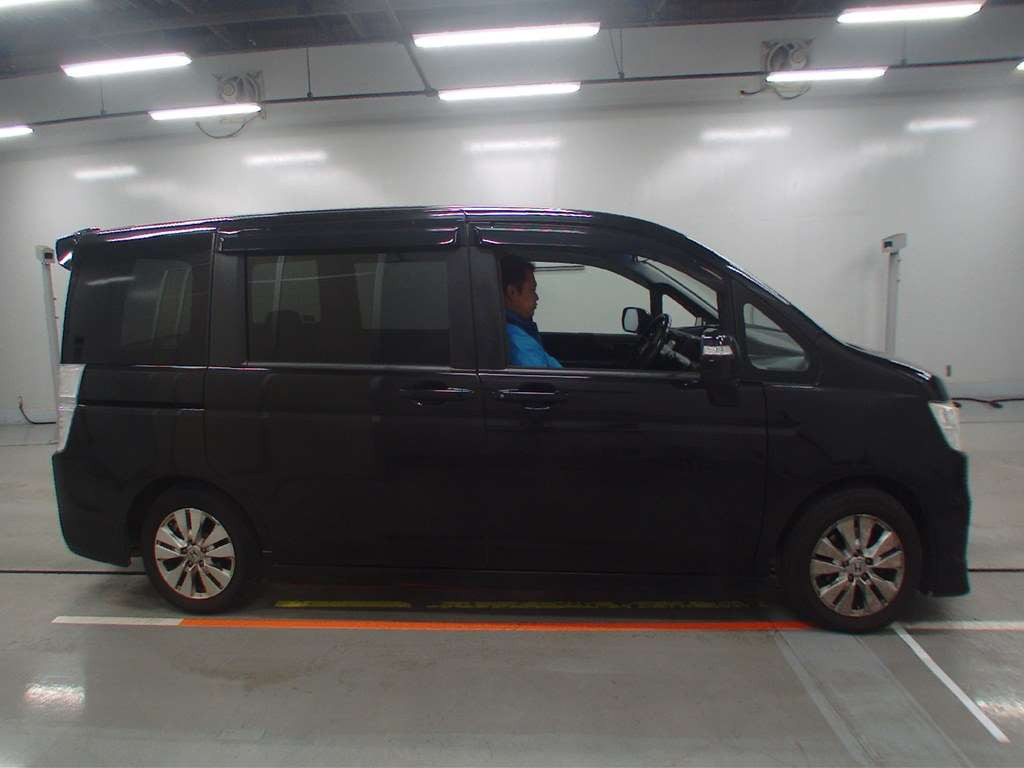 2009 Honda Step WGN Spada RK5[2]