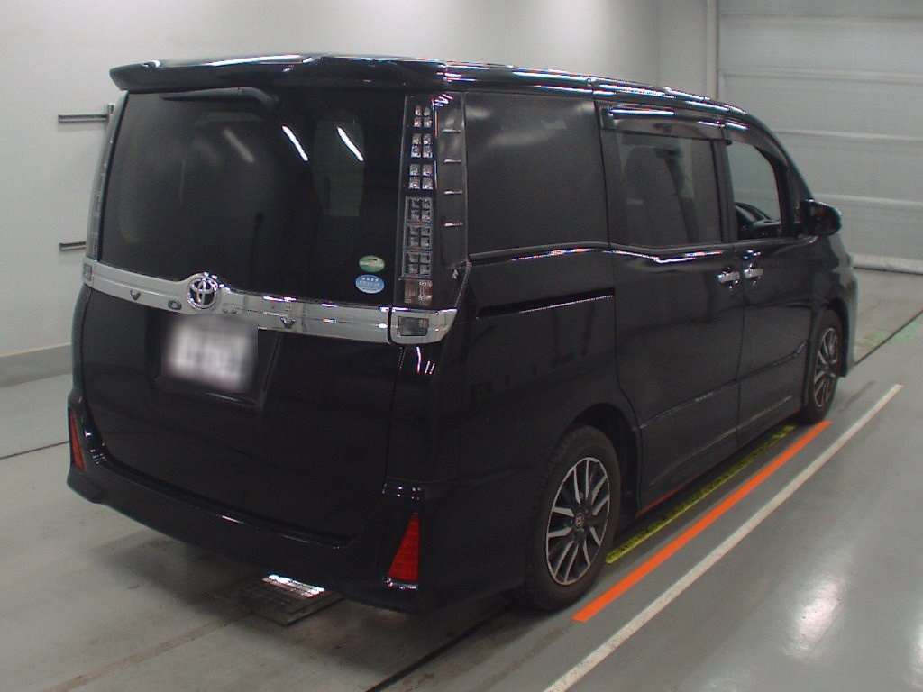 2016 Toyota Voxy ZRR80W[1]