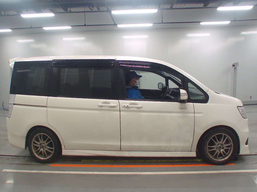 2010 Honda Step WGN Spada RK5[2]