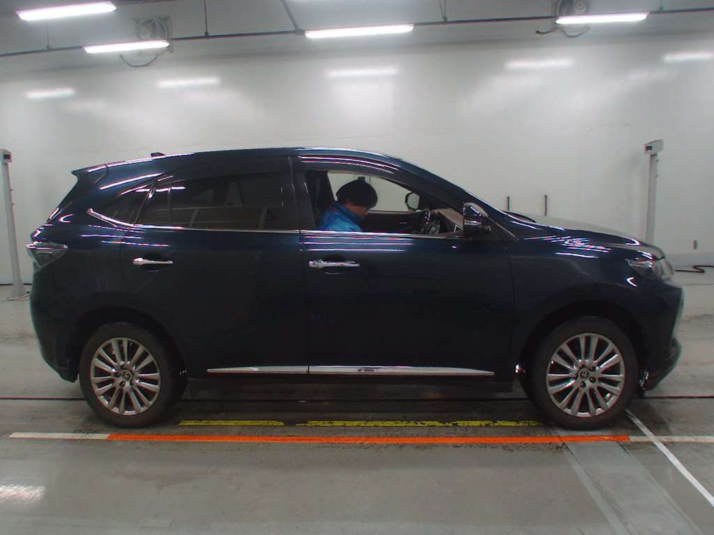 2015 Toyota Harrier ZSU65W[2]