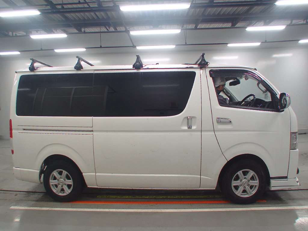 2016 Toyota Hiace Van KDH201V[2]