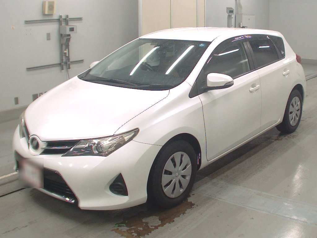 2013 Toyota Auris NZE181H[0]