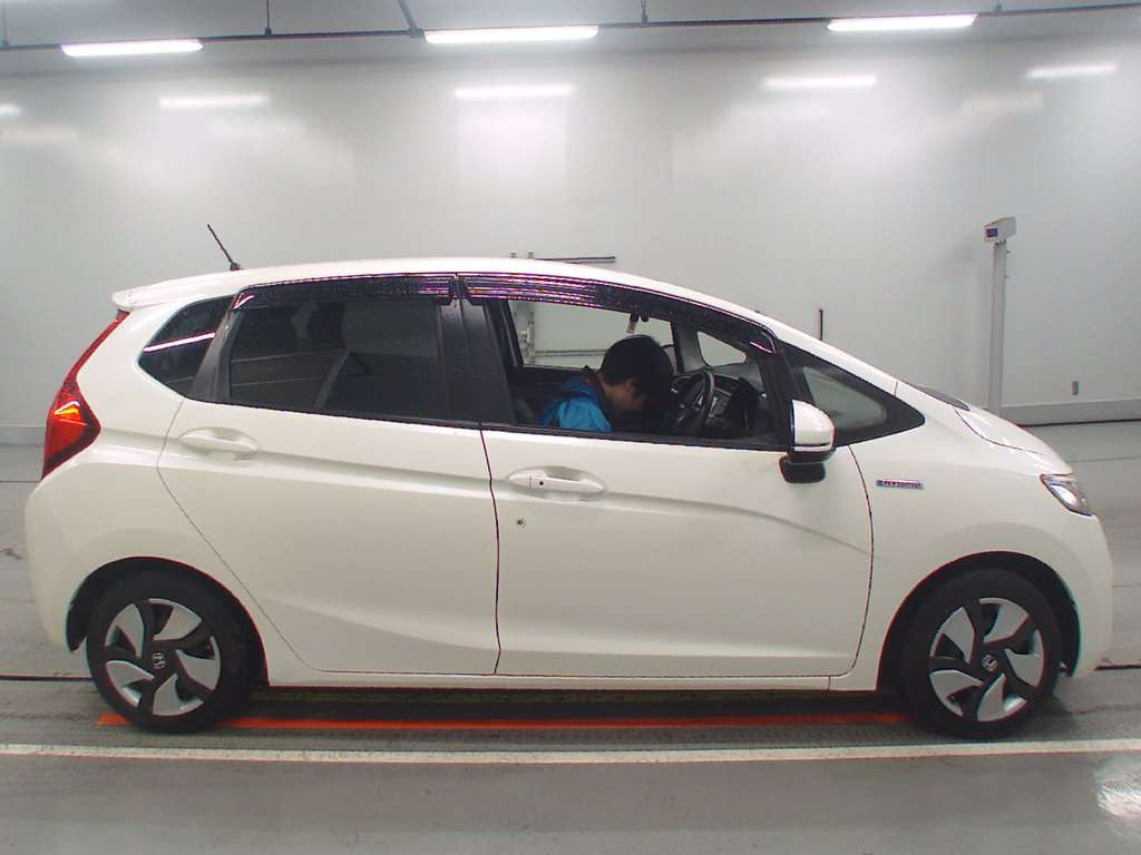 2015 Honda Fit Hybrid GP5[2]