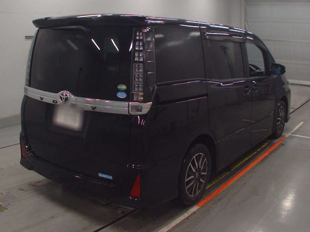 2015 Toyota Voxy ZRR80W[1]