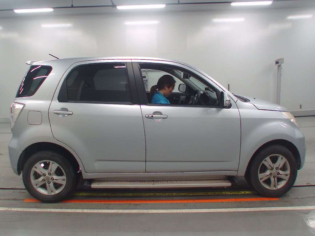 2009 Toyota Rush J200E[2]