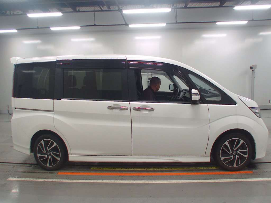 2015 Honda Step WGN Spada RP3[2]