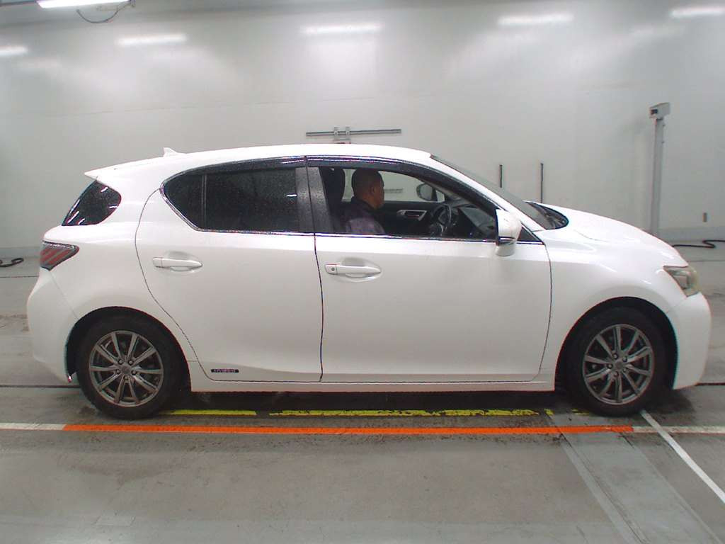 2011 Lexus CT ZWA10[2]