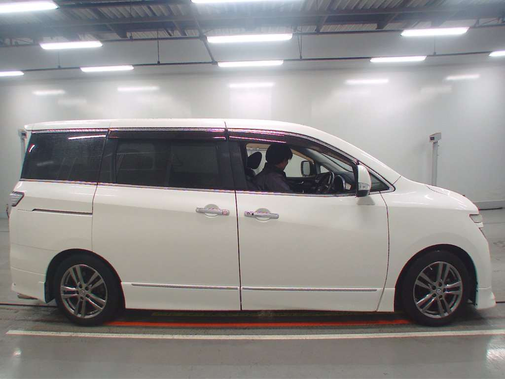 2012 Nissan Elgrand TNE52[2]