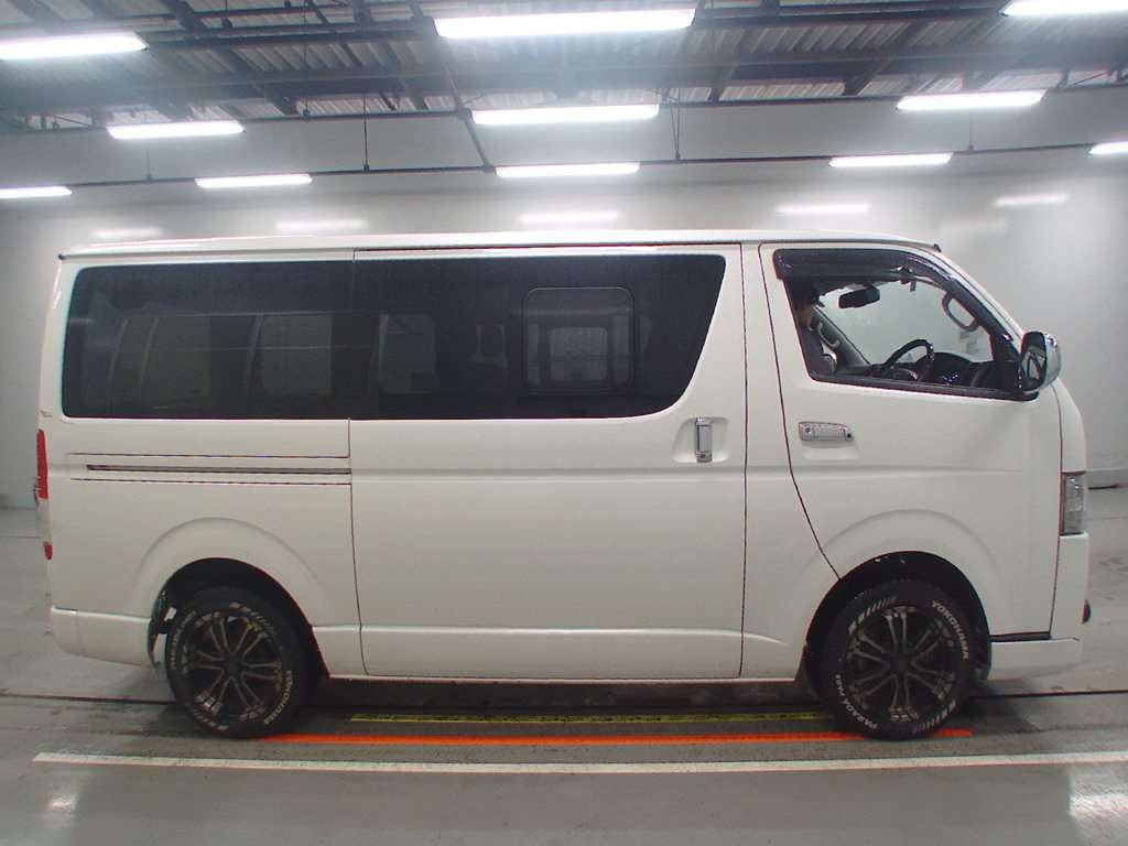 2017 Toyota Hiace Van TRH200V[2]