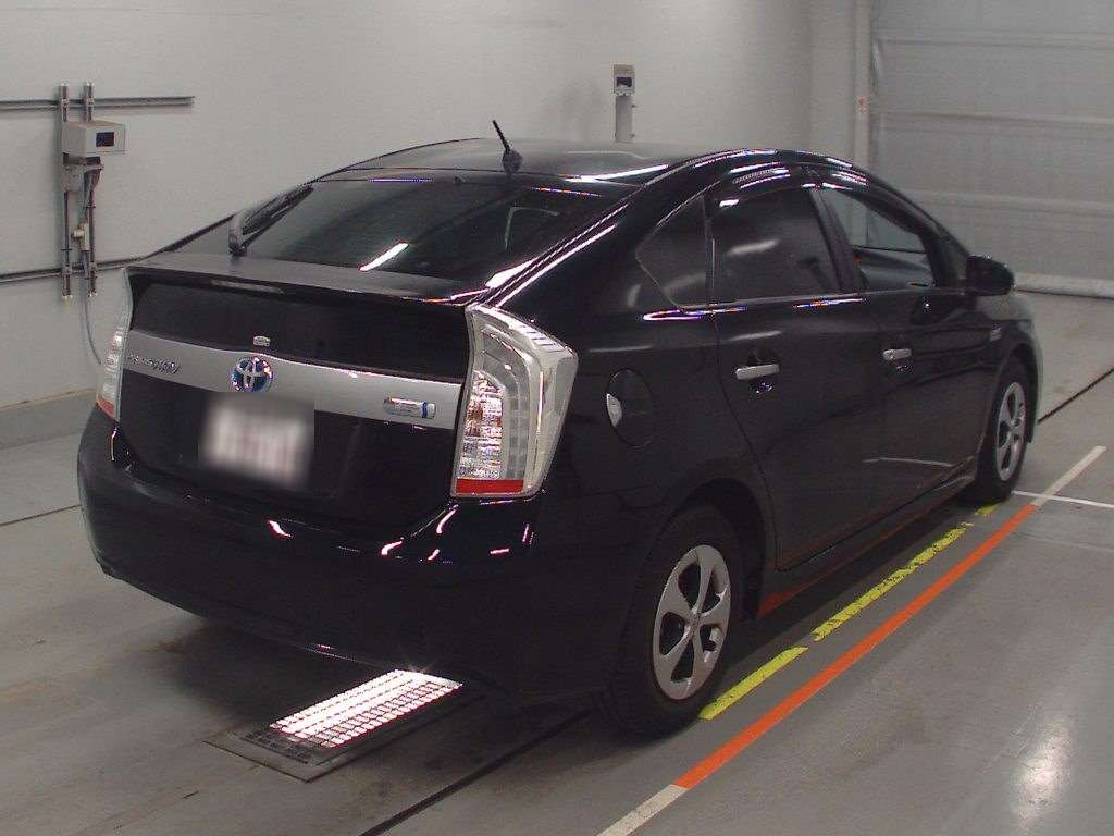 2012 Toyota Prius PHV ZVW35[1]