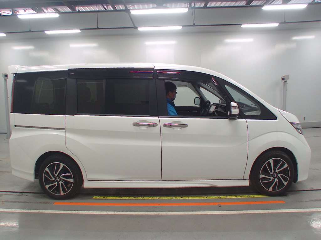 2017 Honda Step WGN Spada RP3[2]