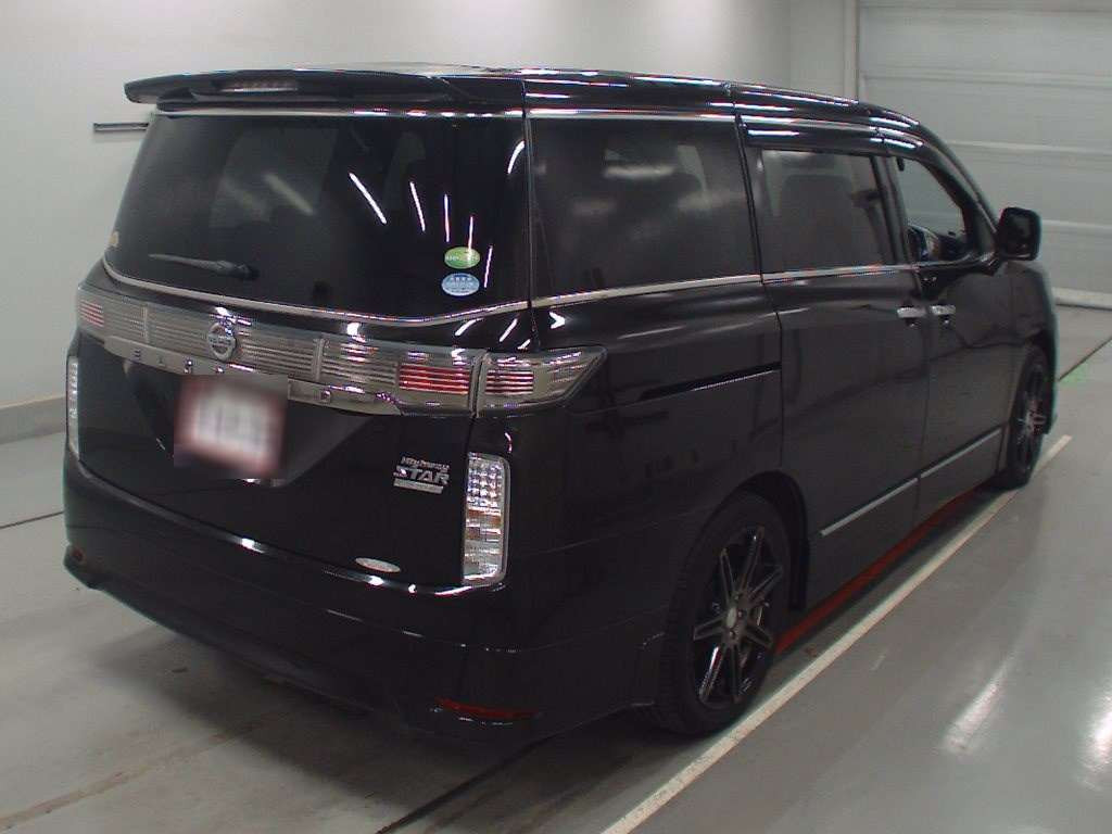 2016 Nissan Elgrand TE52[1]