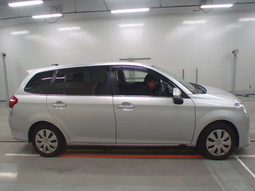 2016 Toyota Corolla Fielder NRE161G[2]