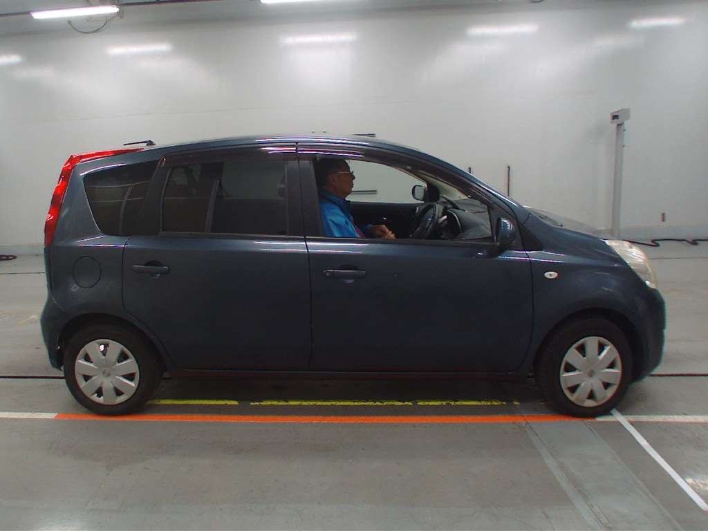 2011 Nissan Note E11[2]