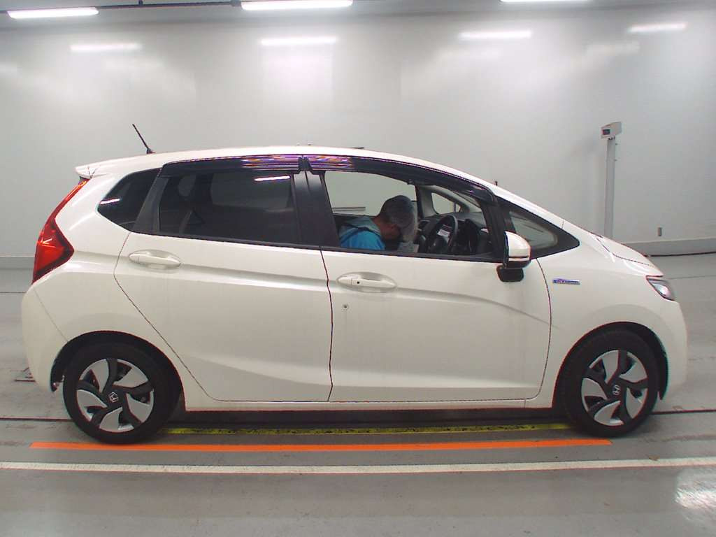 2013 Honda Fit Hybrid GP5[2]