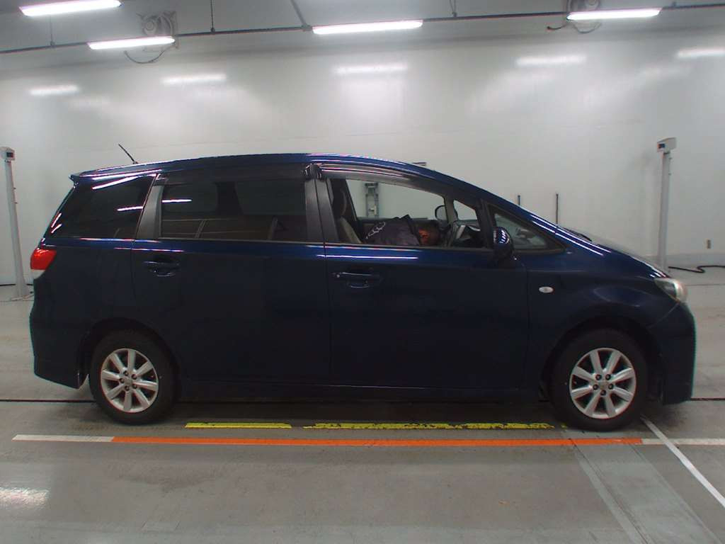 2010 Toyota Wish ZGE25W[2]