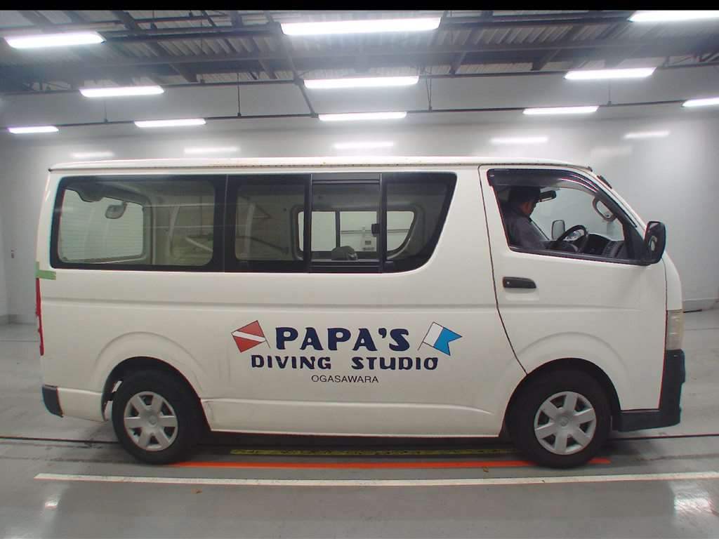 2012 Toyota Hiace Van KDH201V[2]