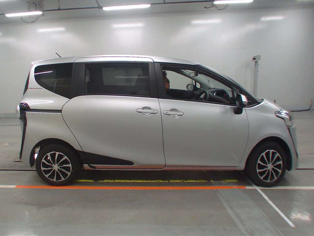 2017 Toyota Sienta NCP175G[2]