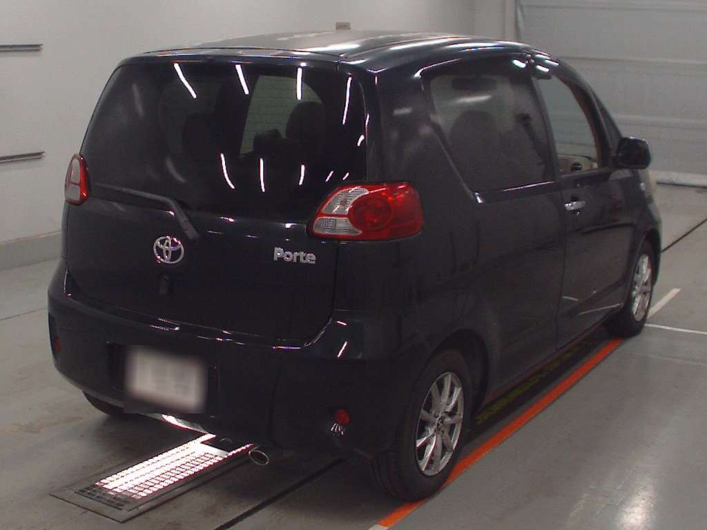 2009 Toyota Porte NNP10[1]