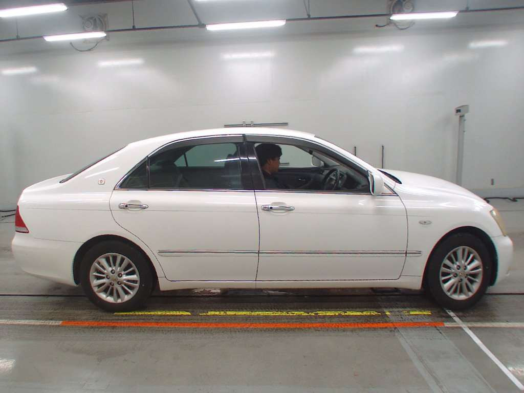 2005 Toyota Crown GRS182[2]