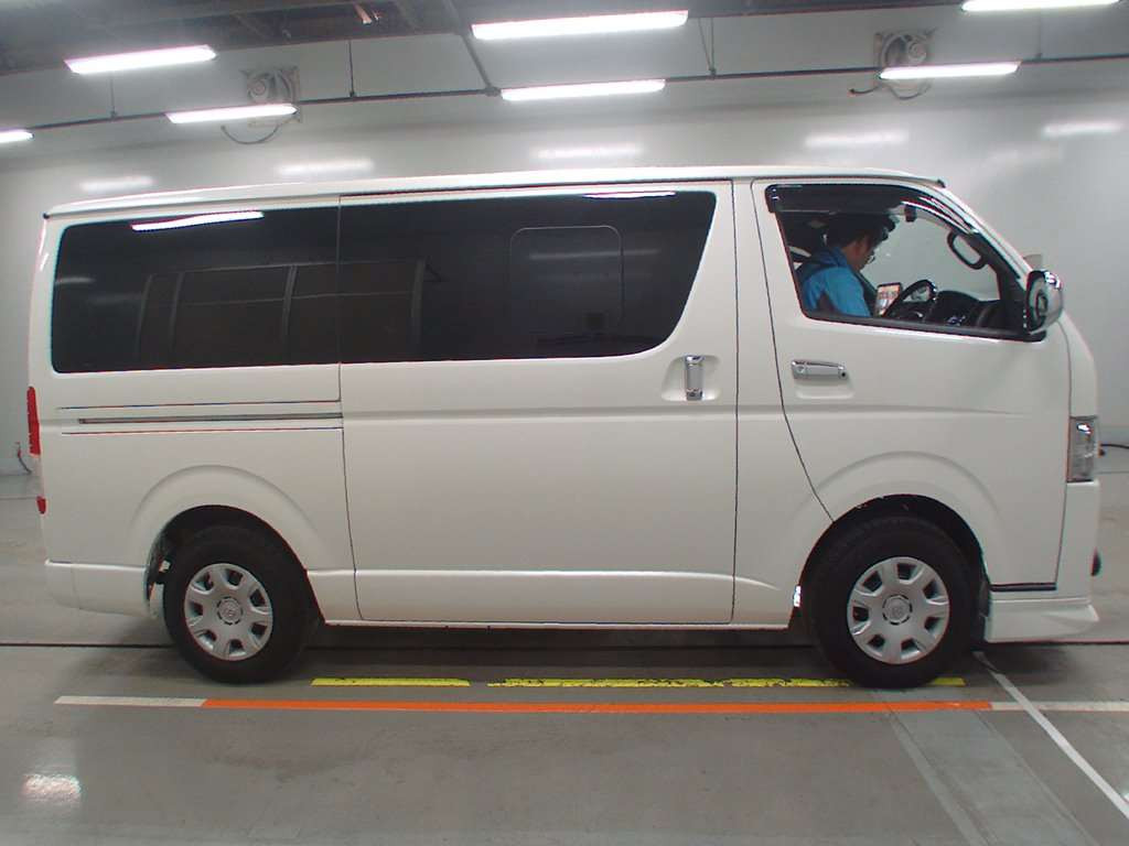 2018 Toyota Hiace Van TRH200V[2]