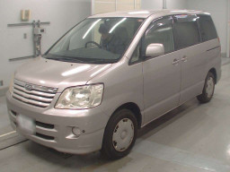 2004 Toyota Noah