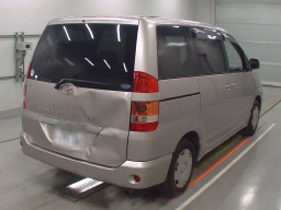 2004 Toyota Noah