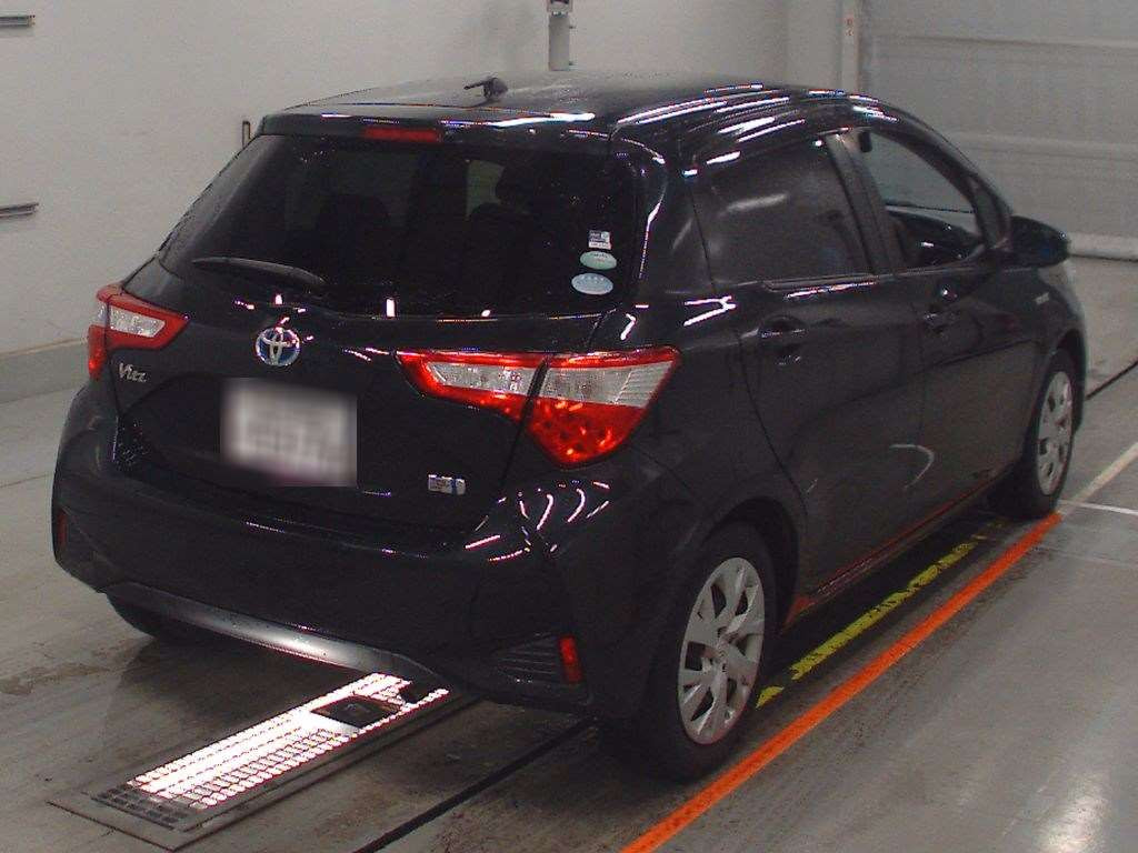 2017 Toyota Vitz NHP130[1]