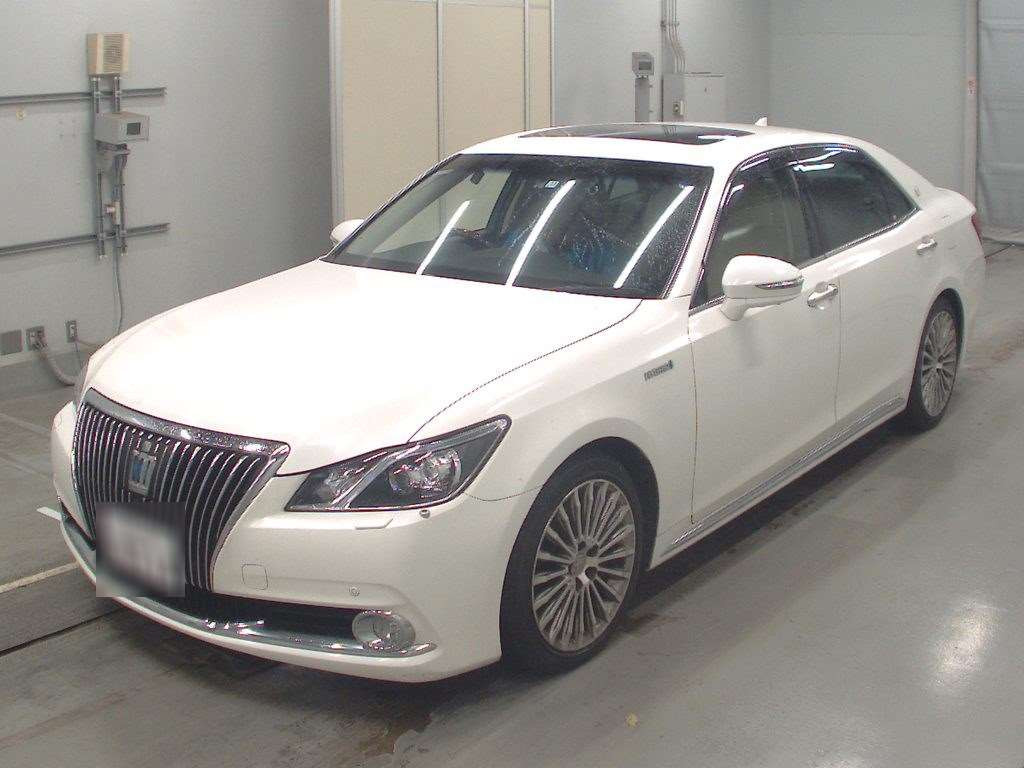 2013 Toyota Crown Majesta GWS214[0]