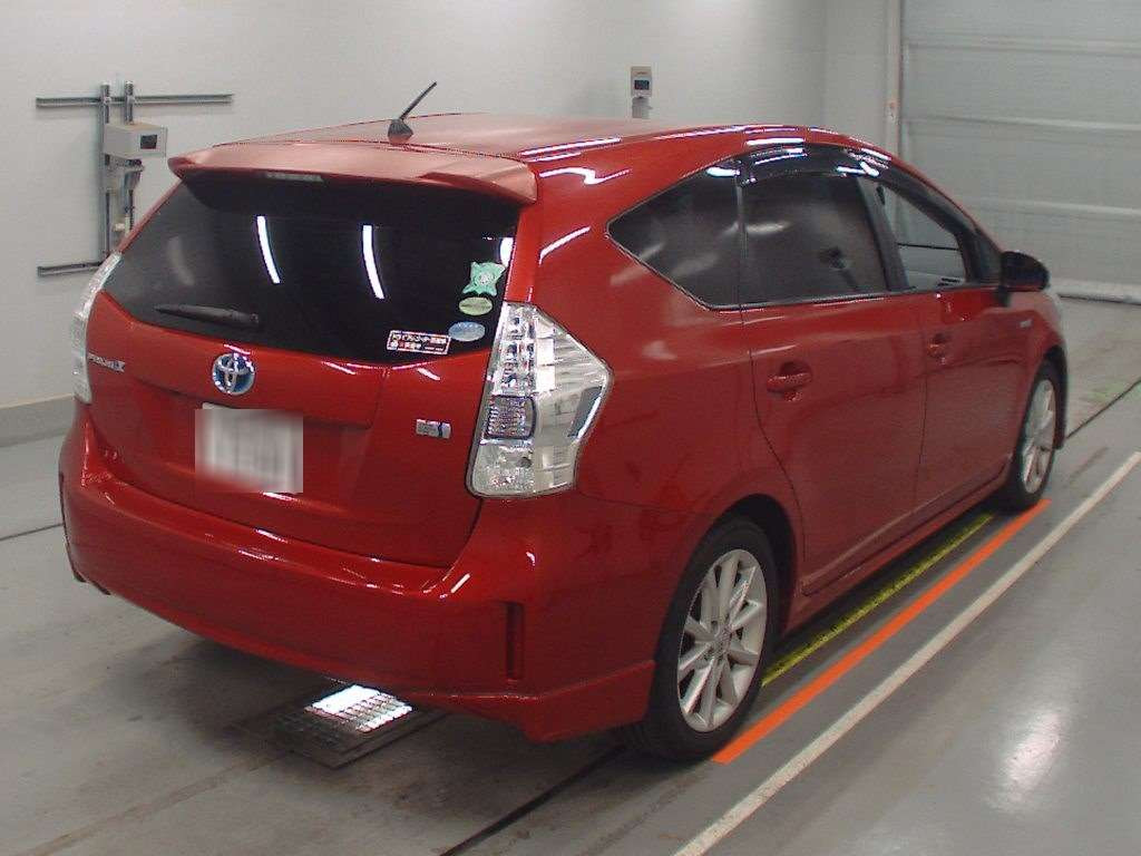 2014 Toyota Prius alpha ZVW41W[1]