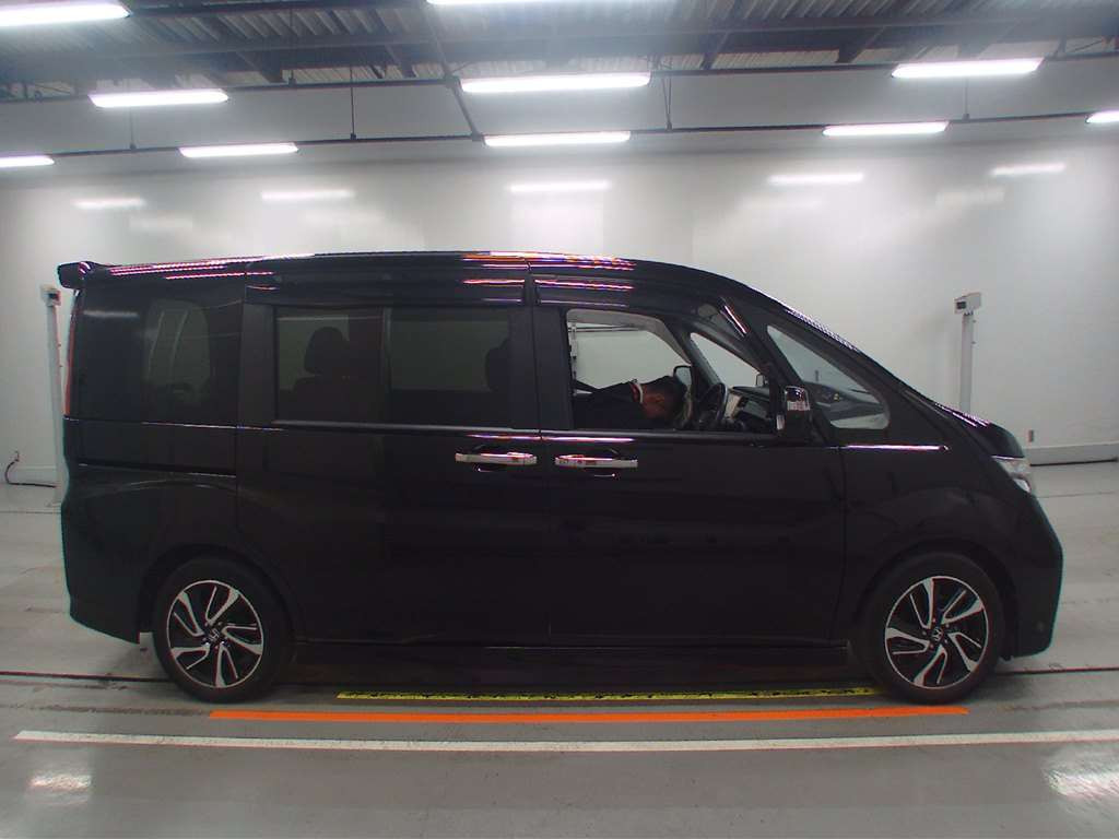 2016 Honda Step WGN Spada RP3[2]