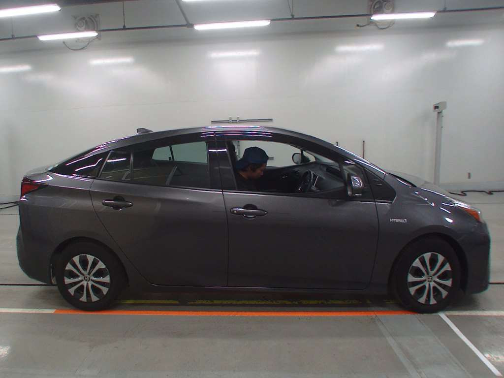 2019 Toyota Prius ZVW51[2]