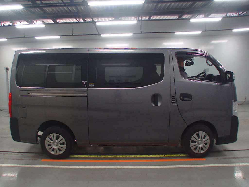 2018 Nissan NV350 CARAVAN VAN VR2E26[2]