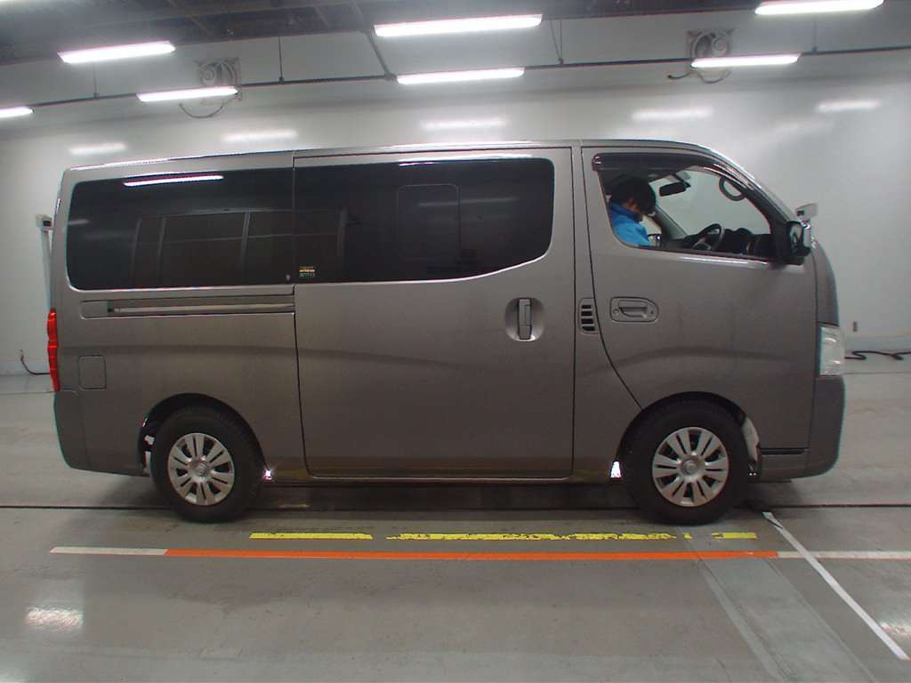 2017 Nissan NV350 CARAVAN VAN VR2E26[2]