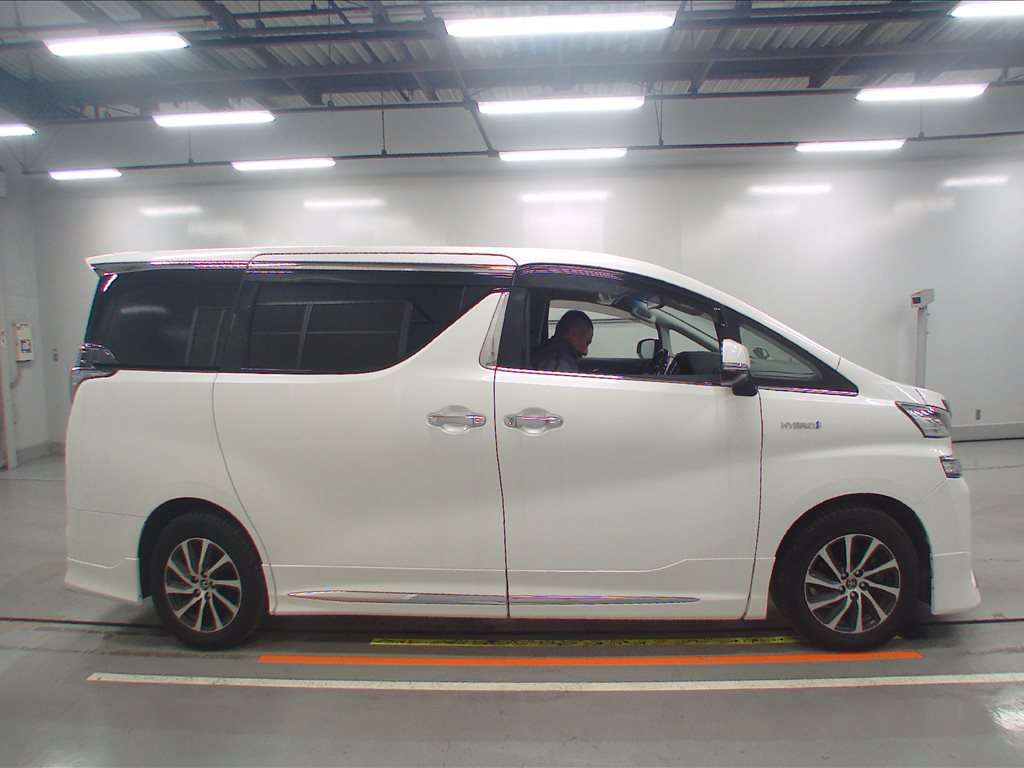 2017 Toyota Vellfire Hybrid AYH30W[2]