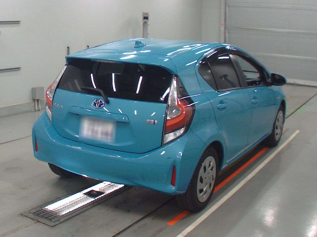 2019 Toyota Aqua NHP10[1]