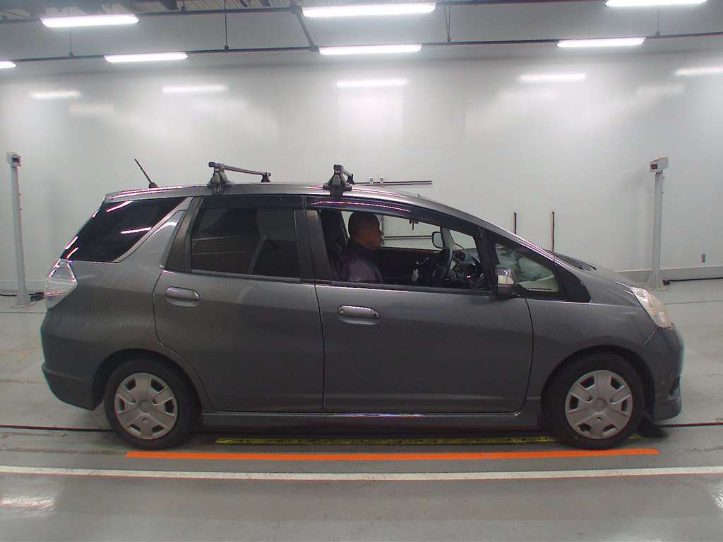 2012 Honda Fit Shuttle Hybrid GP2[2]