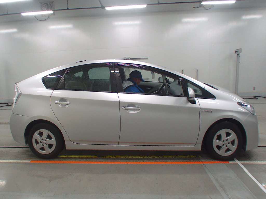 2011 Toyota Prius ZVW30[2]