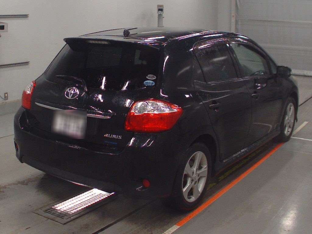 2011 Toyota Auris NZE151H[1]