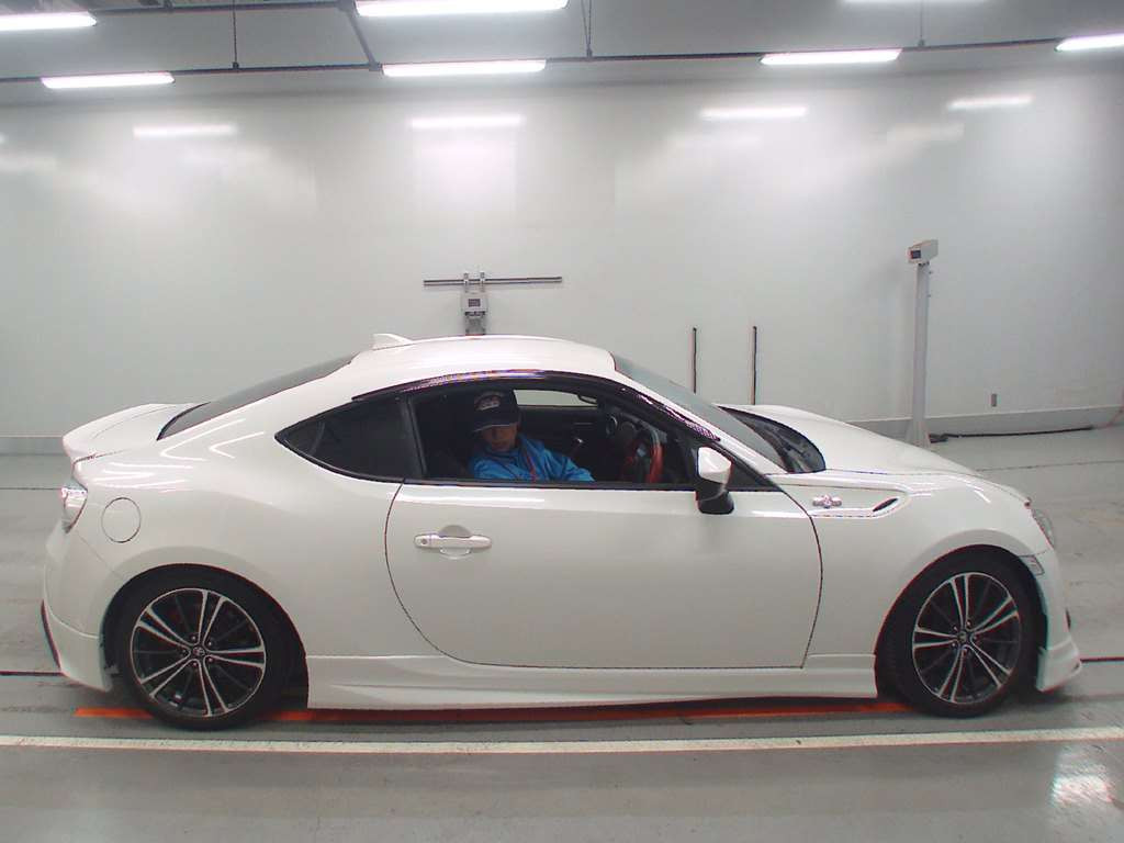 2014 Toyota 86 ZN6[2]